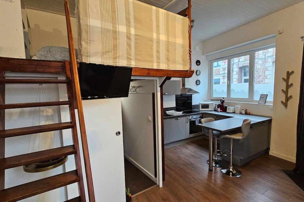 Old Avec Mezzanine *